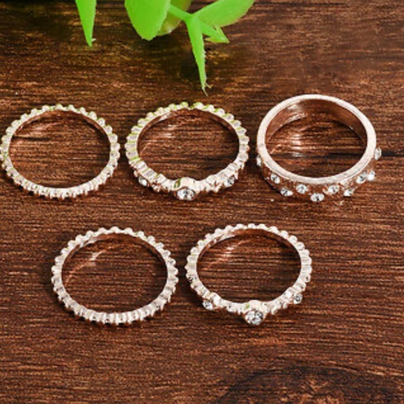 New Gold plated 5 pcs set Rings - Picture 5 of 6